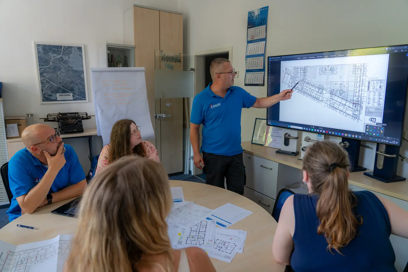 Projektbesprechung im Team &ndash; Auslegung einer Anlage am Bildschirm